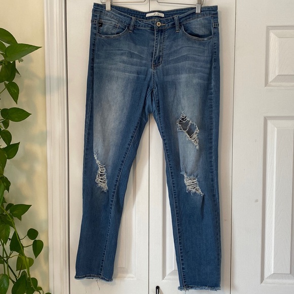 KanCan mid / high rise distressed raw hem skinny medium wash Size 31 - Picture 2 of 16